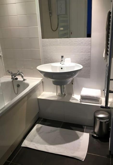 Victoria Park 1 Bedroom Flat * Londen